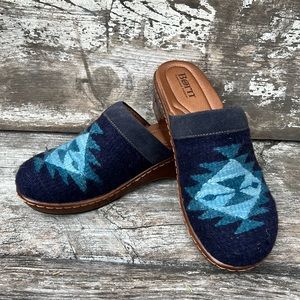 Aztec wool blue boho real genuine leather clogs by BORN NWOT bandy blanket